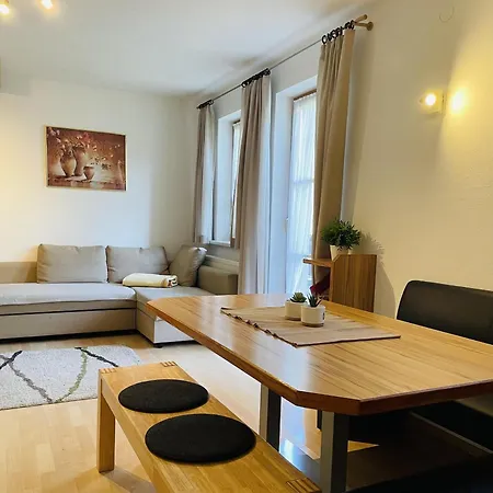 アパート Julia, *